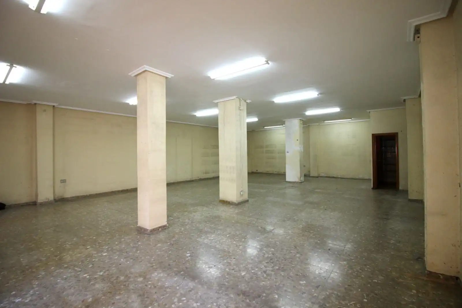 Local comercial de lloguer a Calle Eladia Montesino-Espartero 4, imagen 2