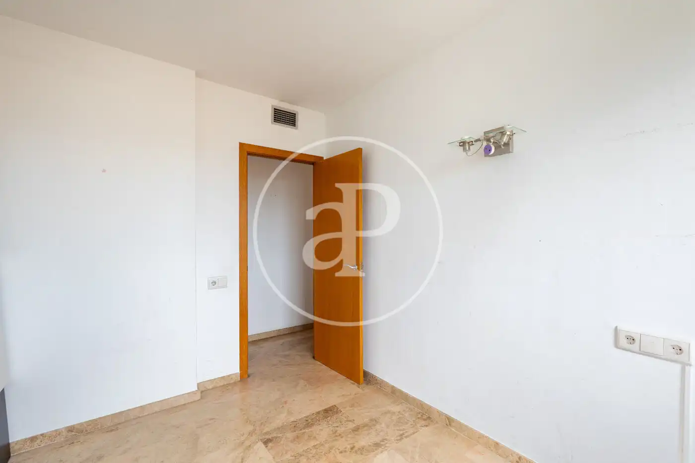 Flat for sale in Barcelona  with Air Conditioner, Heating and Terrace