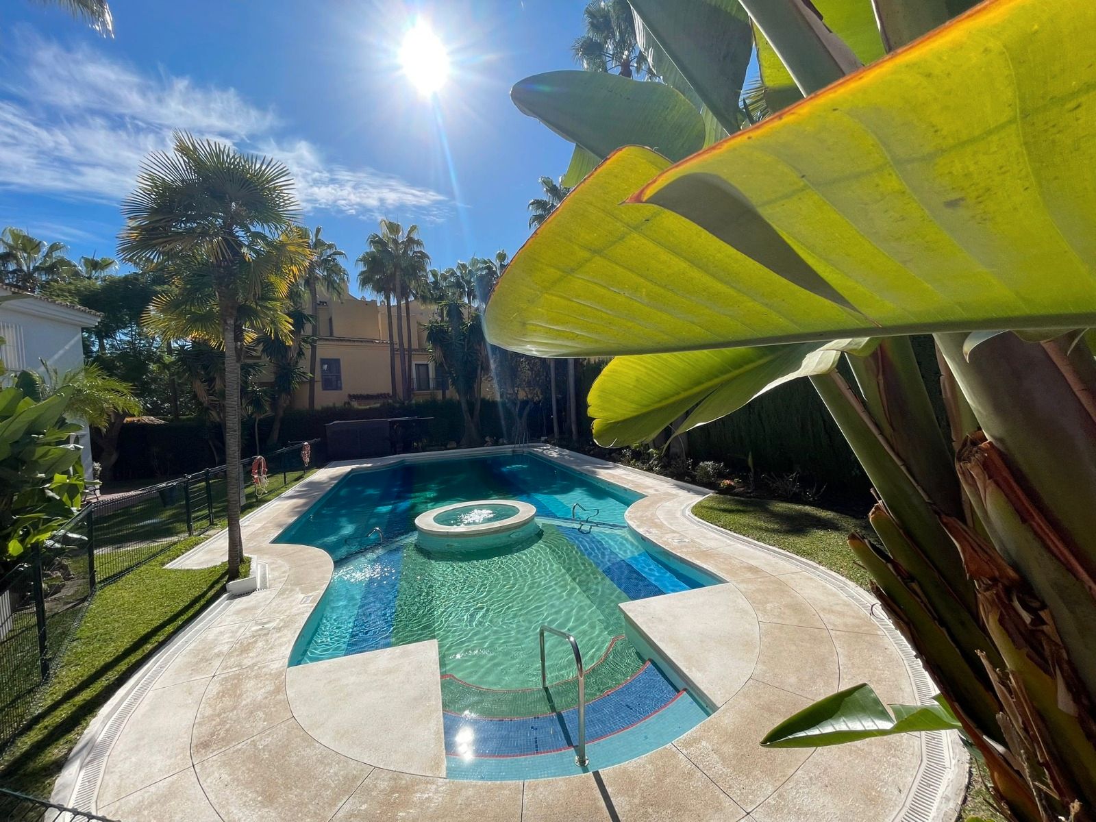 Piscina de Pis de lloguer en Marbella amb Aire condicionat, Terrassa i Moblat