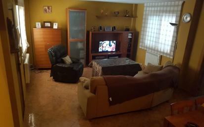 Sala d'estar de Casa o xalet en venda en Huétor Tájar amb Calefacció i Terrassa