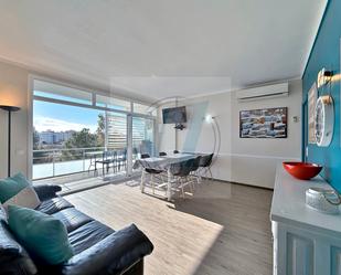 Sala d'estar de Pis en venda en Roses amb Aire condicionat, Terrassa i Piscina comunitària
