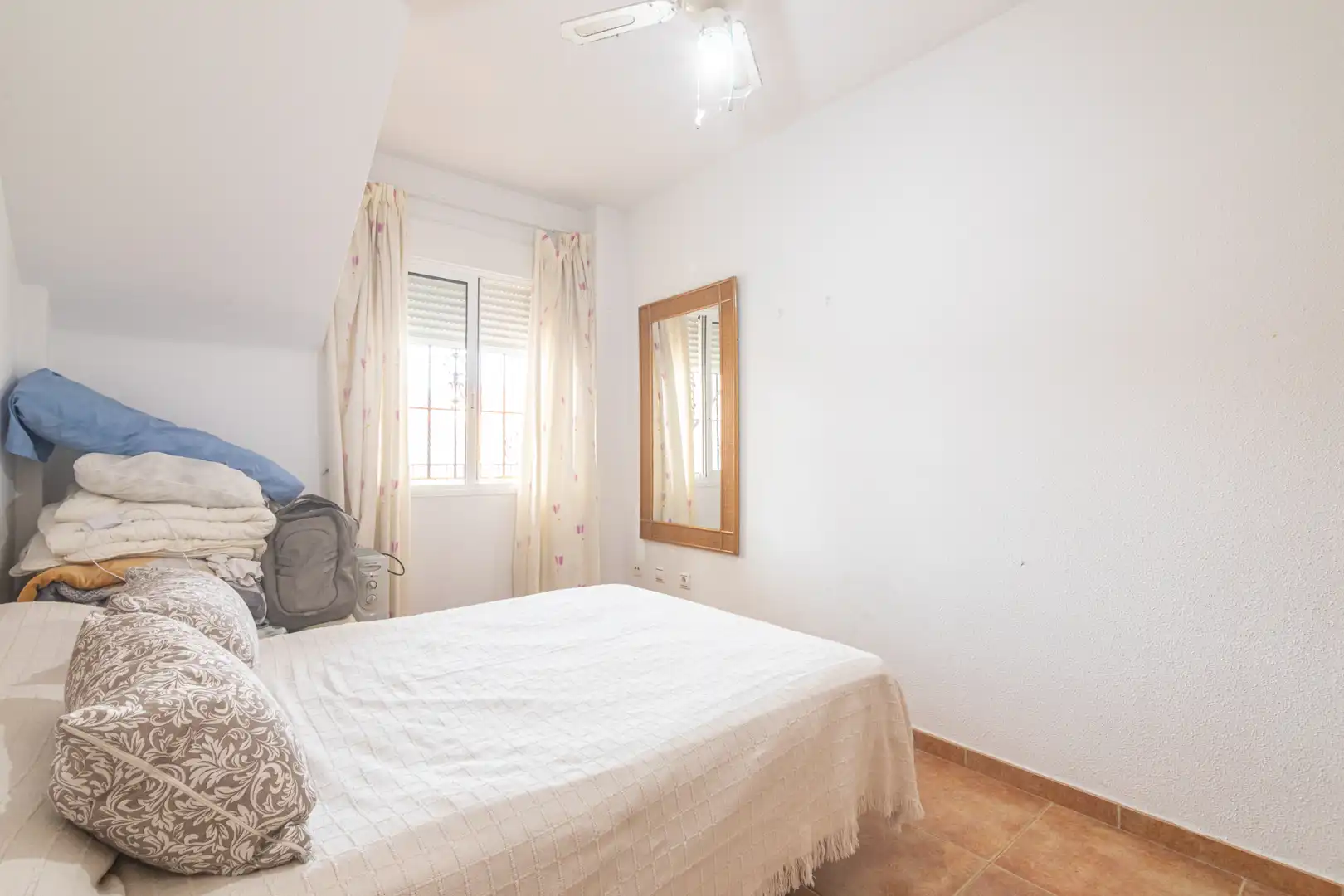 Dormitori de Casa o xalet en venda en Orihuela amb Calefacció, Moblat i Piscina comunitària
