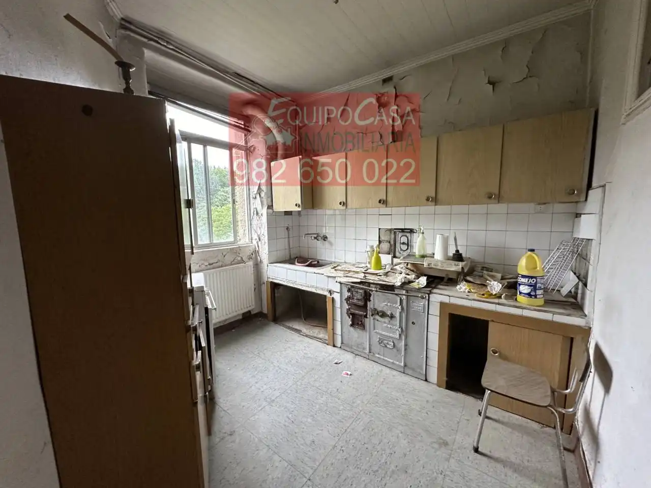 Cocina de Casa adosada en venta en Lugo con Jardín privado, Terraza y Alarma
