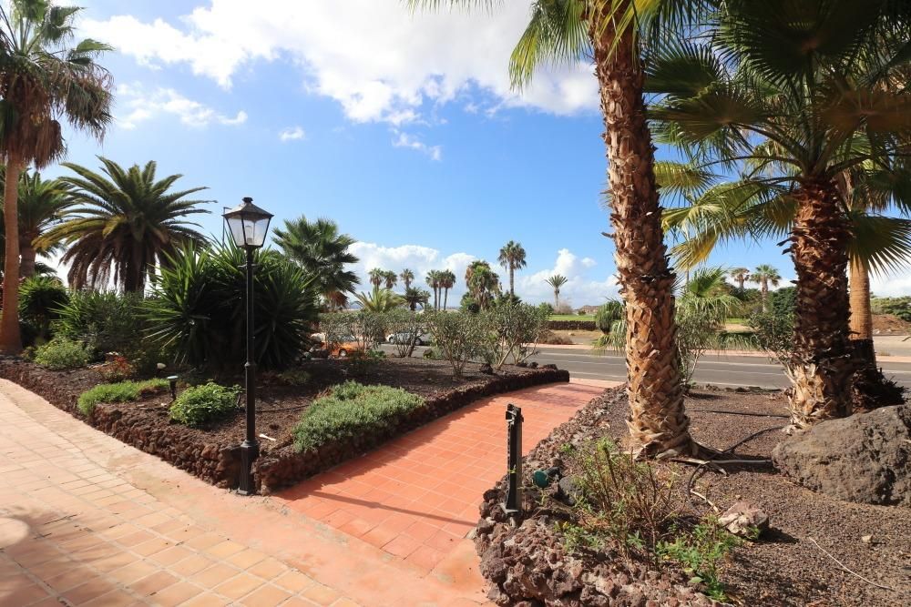 Vista exterior de Apartament en venda en San Miguel de Abona amb Jardí privat, Terrassa i Piscina comunitària