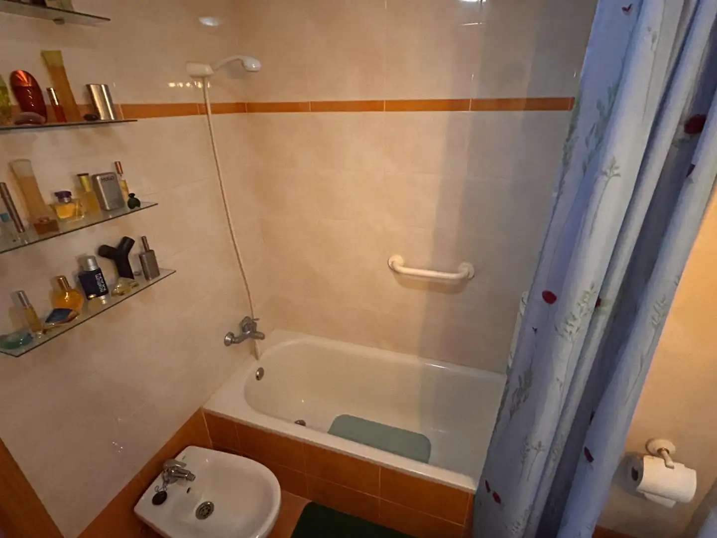 Badezimmer von Wohnung zum Verkauf in Cantimpalos mit Möbliert