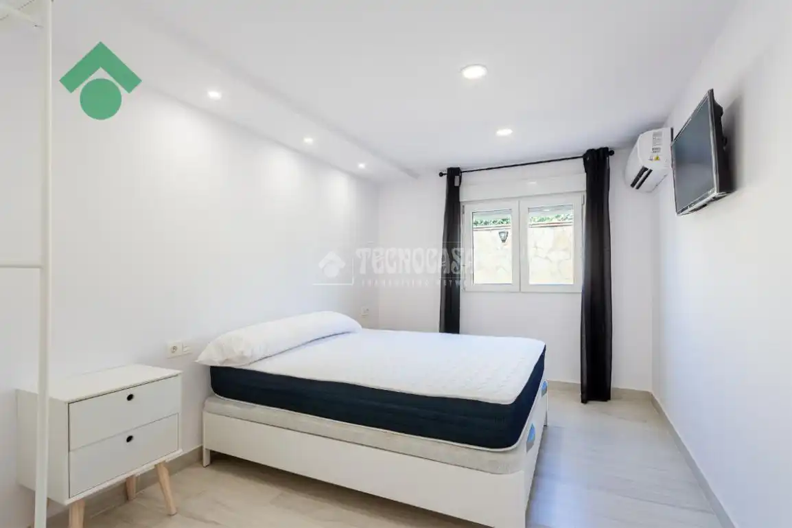 Bedroom of Houses for sale in Vélez-Málaga  with Air Conditioner, Terrace and Swimming Pool