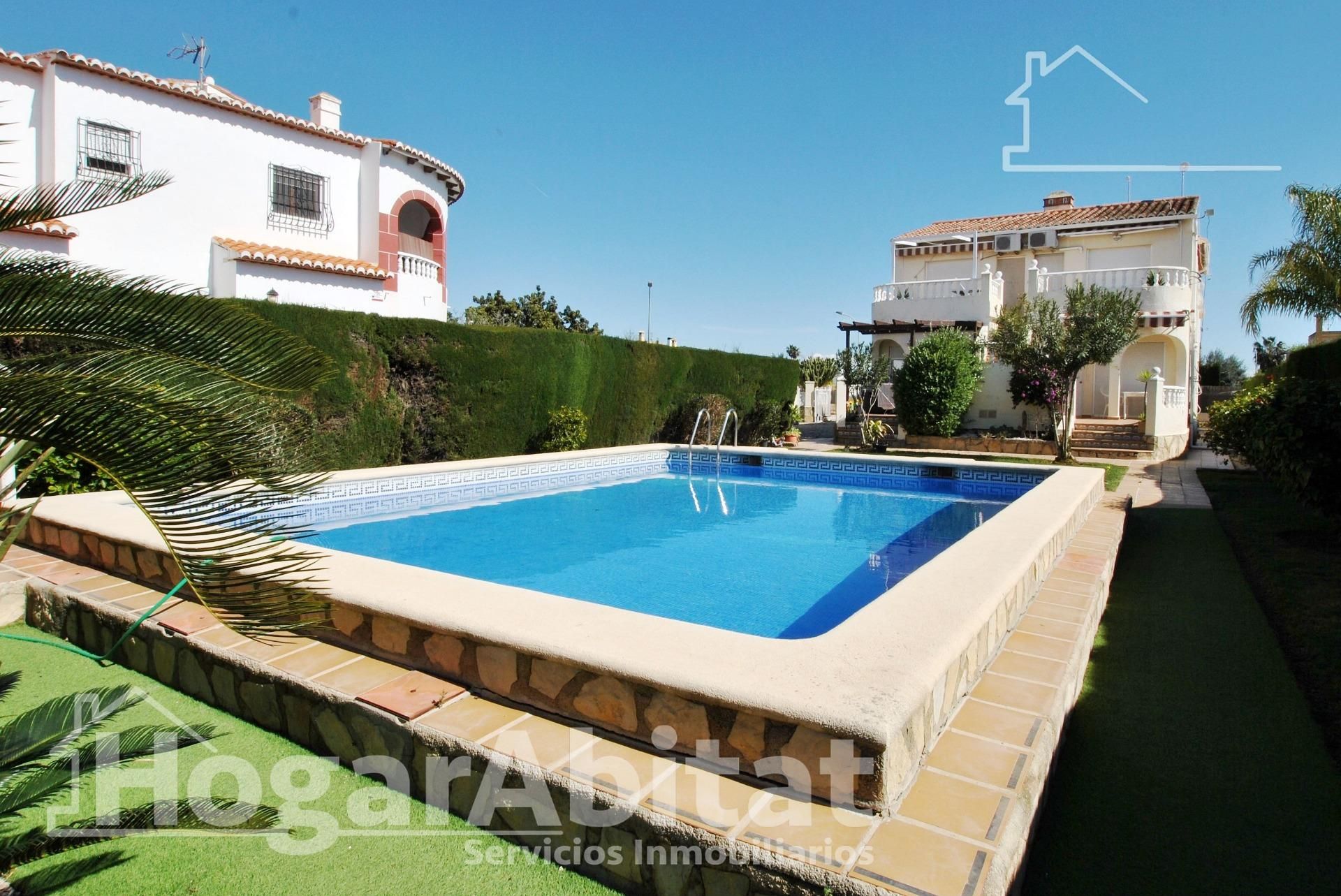 Piscina de Pis en venda en Oliva amb Aire condicionat, Calefacció i Jardí privat