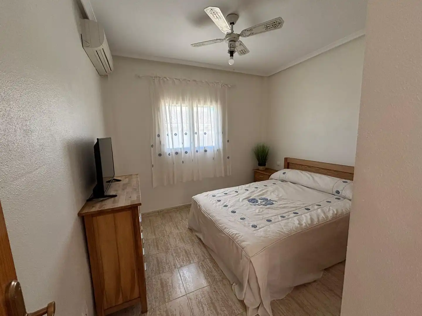 Dormitori de Casa o xalet de lloguer en Pilar de la Horadada amb Terrassa i Piscina comunitària