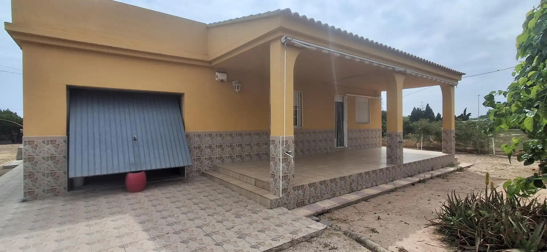 Vista exterior de Casa o xalet en venda en Cullera amb Aire condicionat, Jardí privat i Moblat