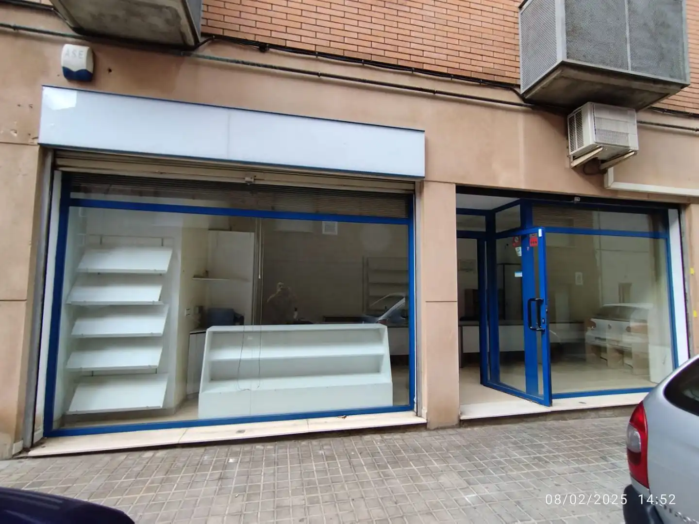 Local comercial de lloguer a Carrer de Lourdes 15