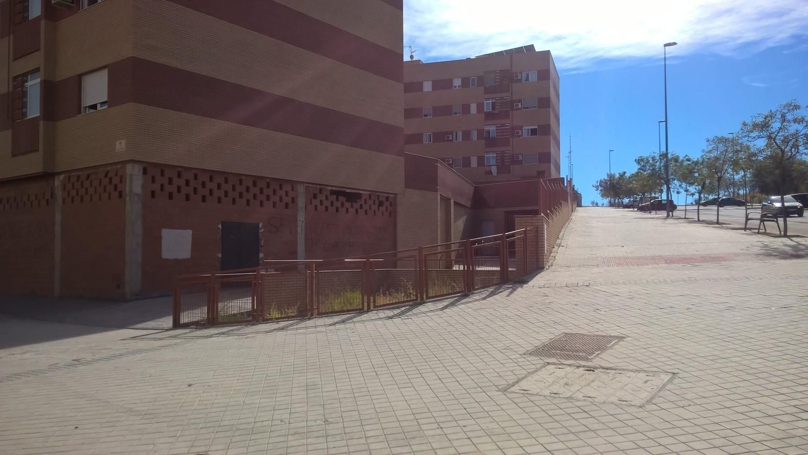 Garage to rent in C/ Laguna de Arcas, Santa María de Benquerencia