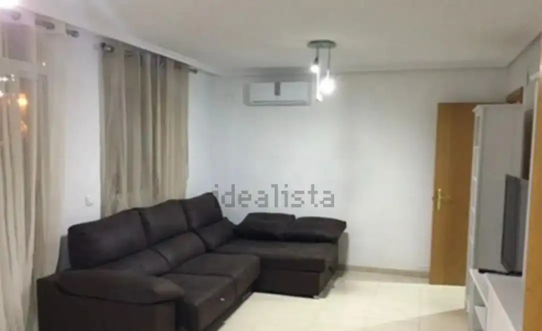 Sala d'estar de Pis de lloguer en Alicante / Alacant amb Aire condicionat, Jardí privat i Moblat