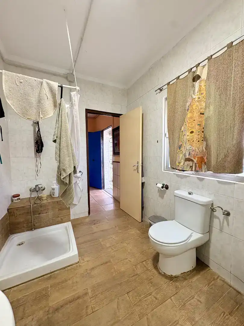 Bany de Casa o xalet en venda en Carmona amb Aire condicionat, Jardí privat i Traster