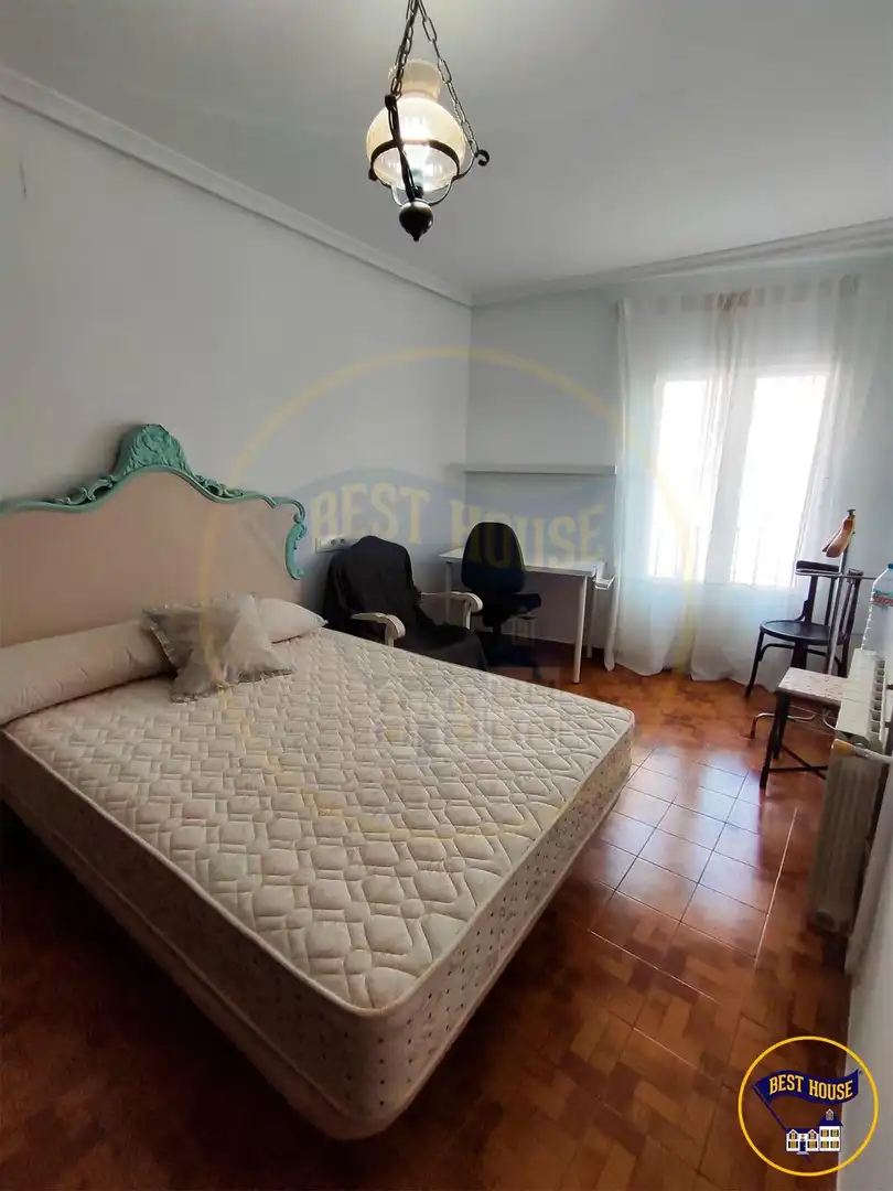 Bedroom of Flat for share in Cuenca  with Heating, Terrace and Furnished