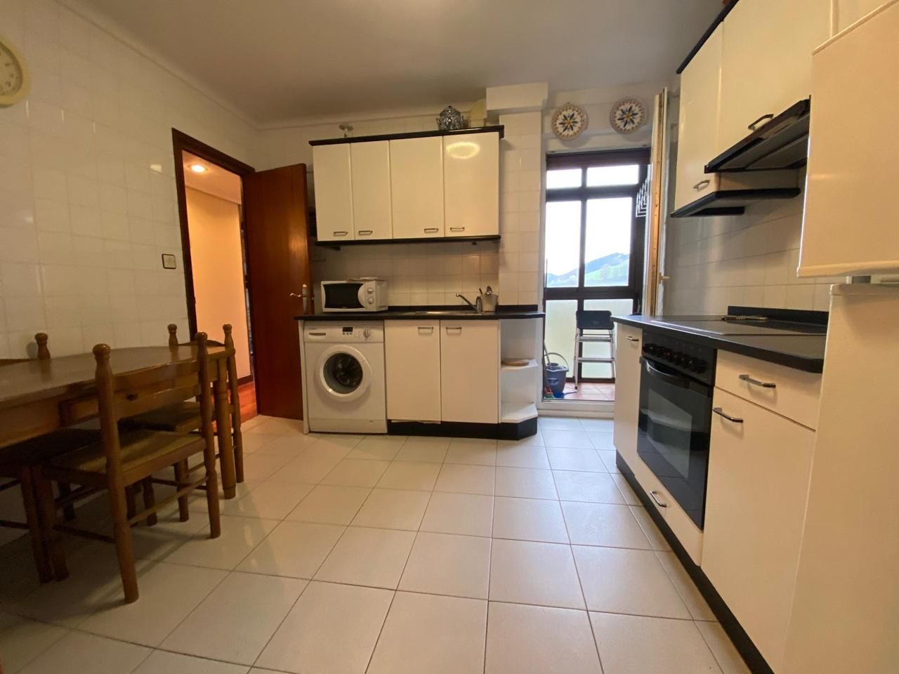 Cuina de Pis en venda en Abadiño  amb Calefacció i Balcó