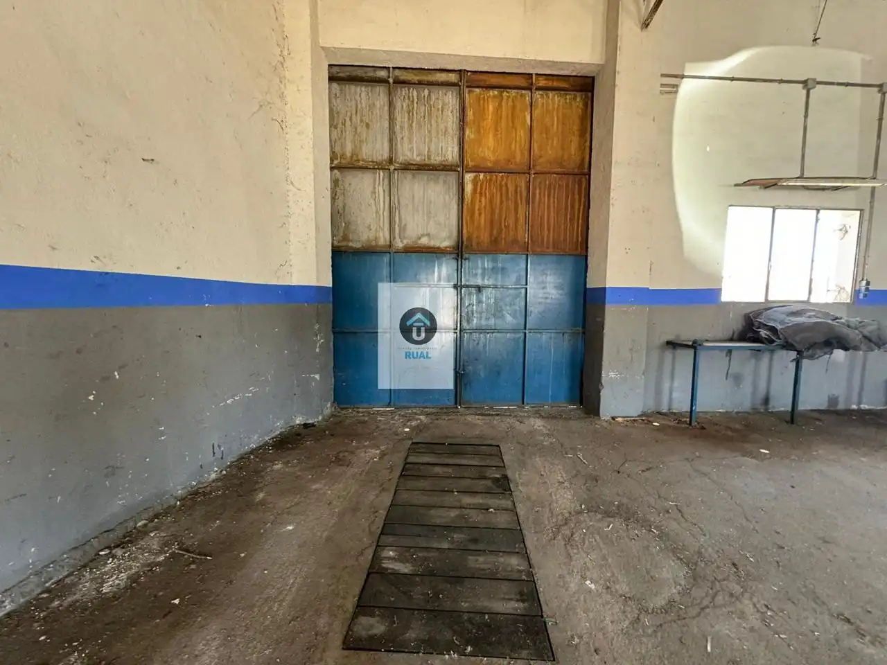 Nave industrial en venta en Belvís de la Jara