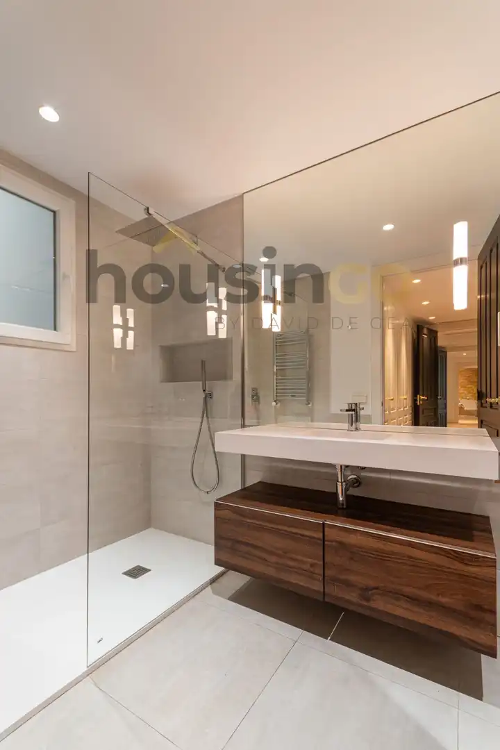 Baño de Piso de alquiler en Madrid con Aire acondicionado y Calefacción