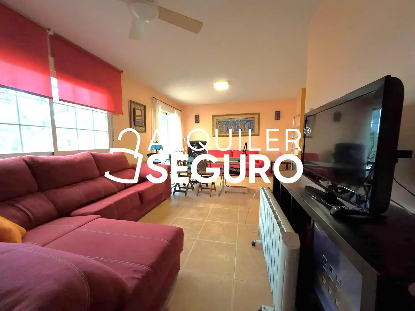 Sala d'estar de Casa o xalet de lloguer en La Adrada  amb Calefacció, Terrassa i Piscina