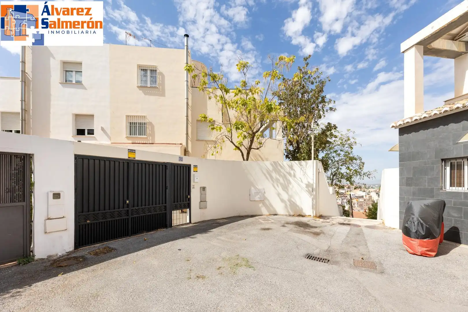 Exterior view of Houses for sale in Granada  with Air Conditioner, Private garden and Terrace