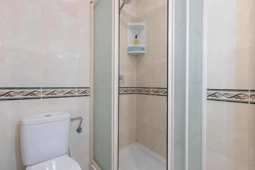 Bathroom of Attic for sale in Fuengirola  with Air Conditioner, Terrace and Oven