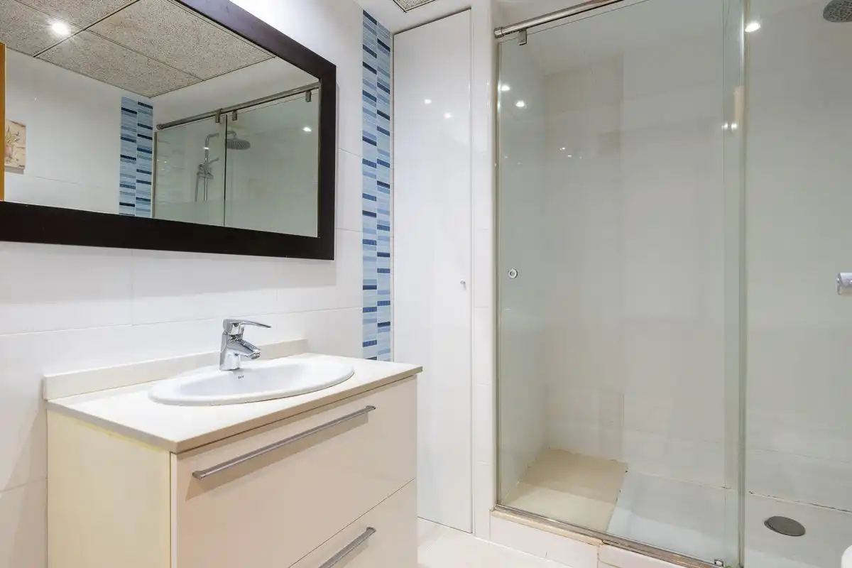 Badezimmer von Wohnung zur Miete in Alboraya mit Klimaanlage, Heizung und Privatgarten