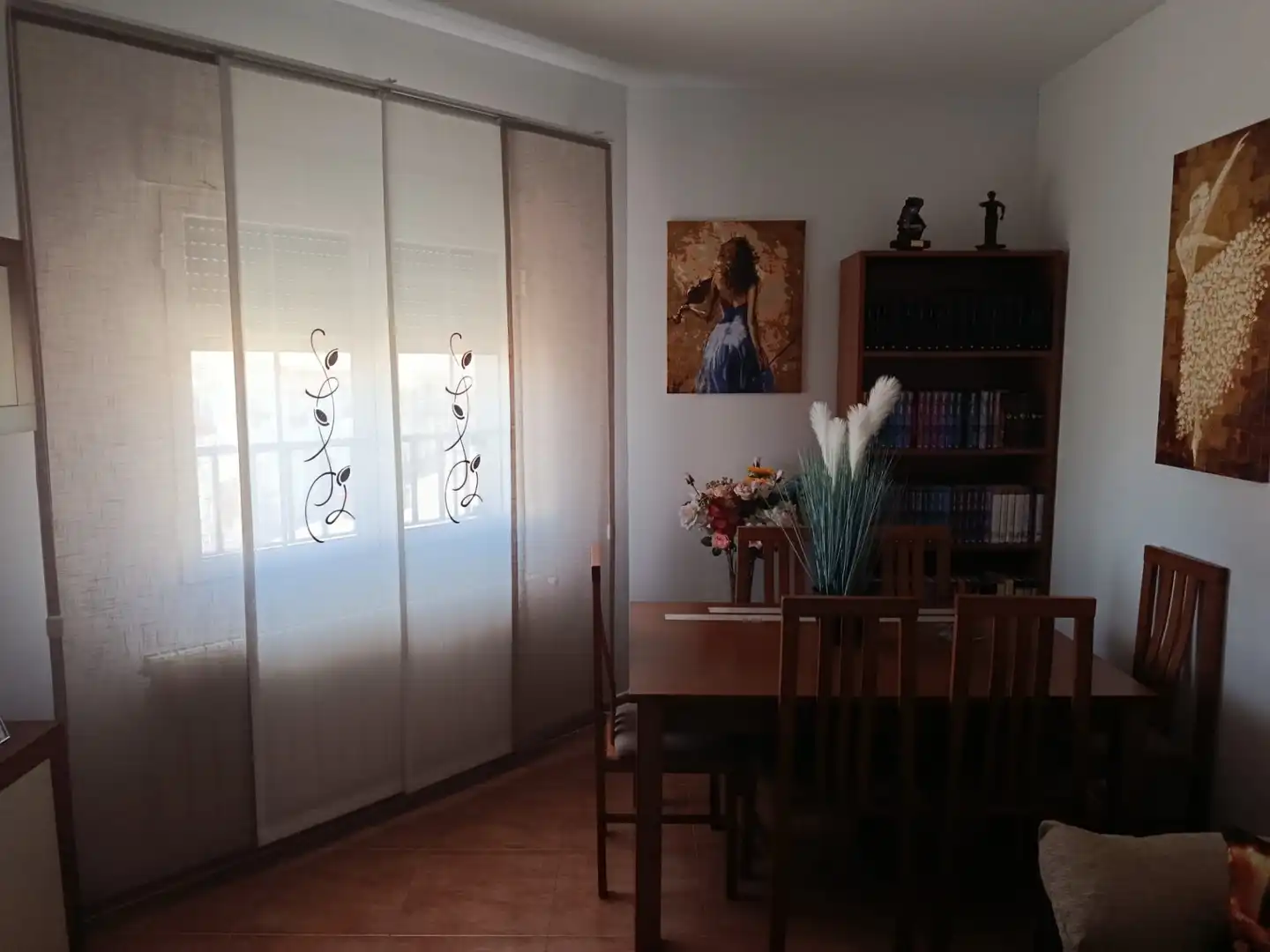 Menjador de Casa adosada en venda en Mota del Cuervo amb Calefacció, Terrassa i Moblat