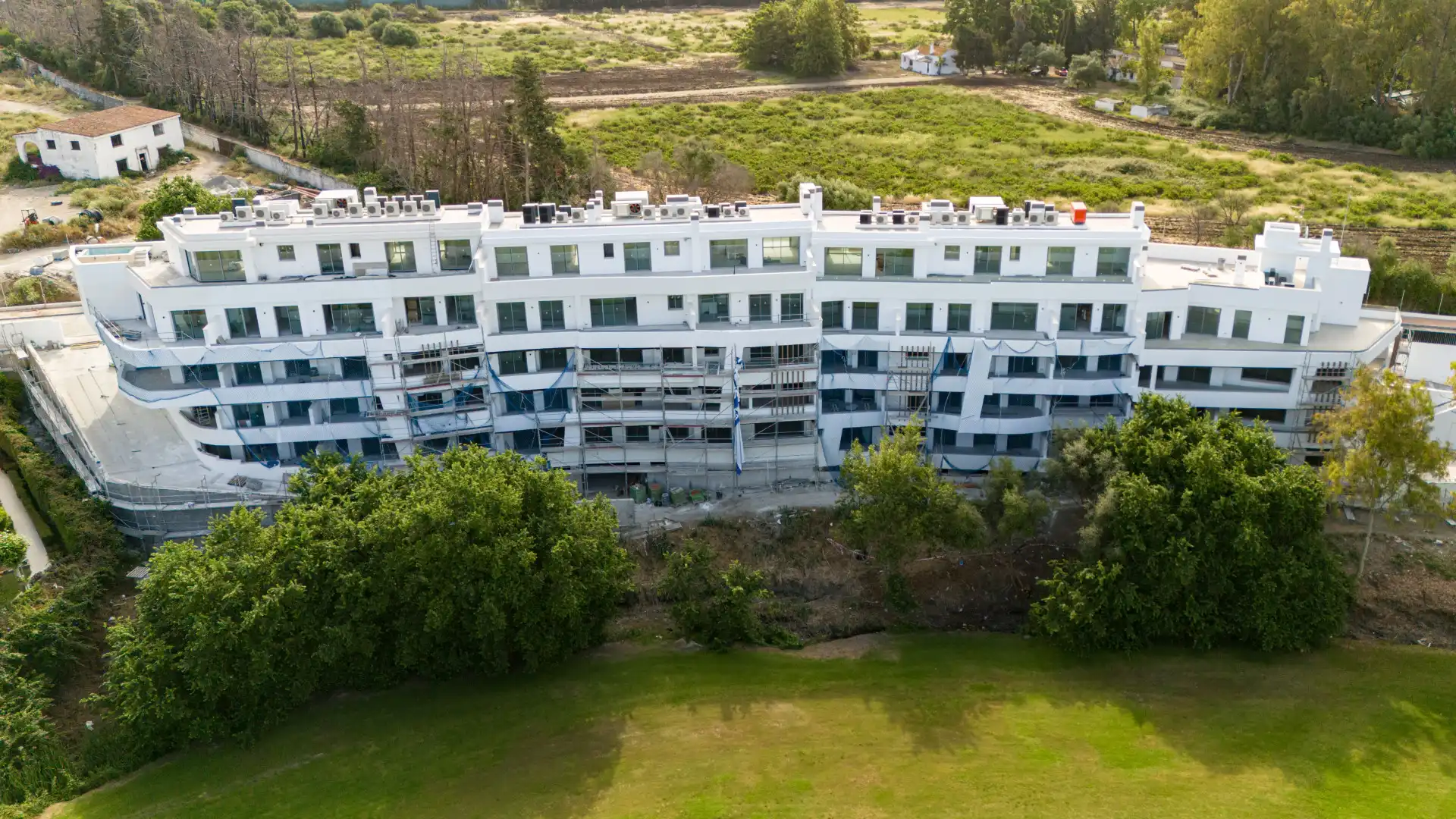 Vista exterior de Dúplex en venta en Marbella con Terraza, Piscina y Piscina comunitaria