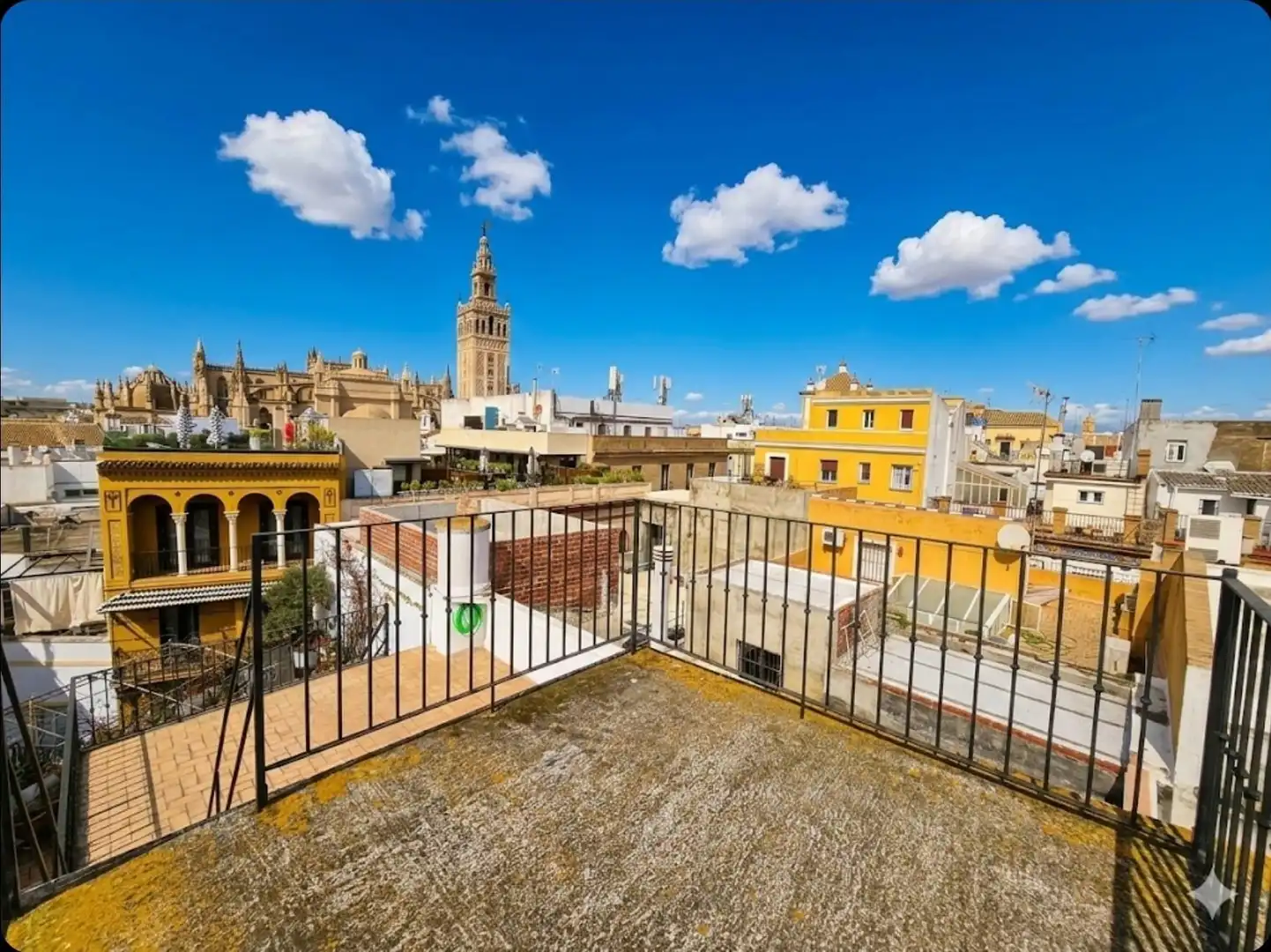 Vista exterior de Casa o chalet en venta en Sevilla con Aire acondicionado, Calefacción y Terraza