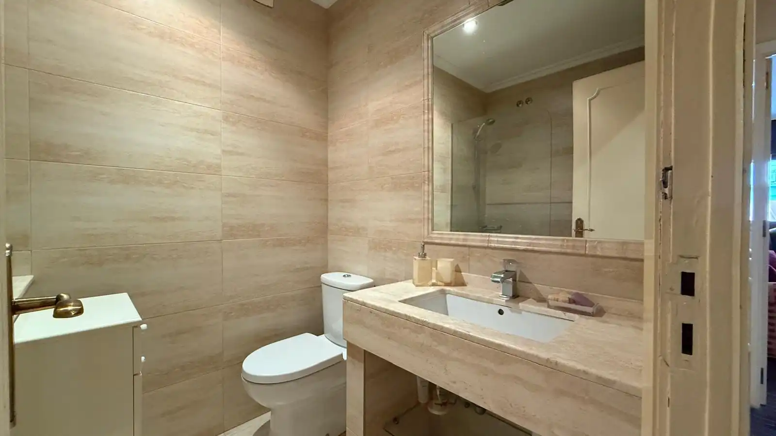Baño de Piso en venta en Vigo  con Calefacción, Horno y Lavadora