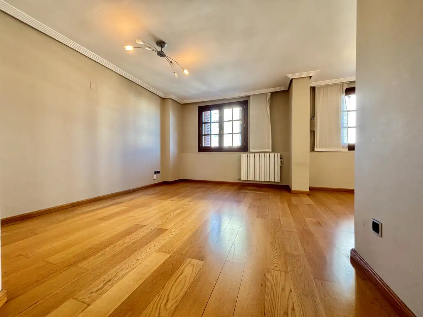 Wohnzimmer von Maisonette zum Verkauf in Zaragoza mit Klimaanlage, Heizung und Parkett