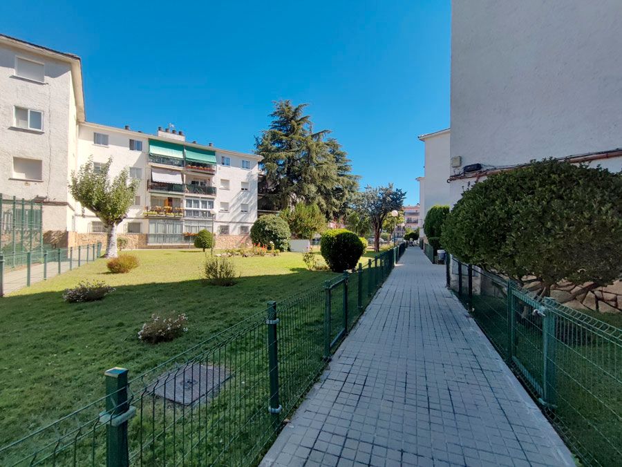 Vista exterior de Pis en venda en Collado Villalba amb Calefacció, Terrassa i Piscina comunitària
