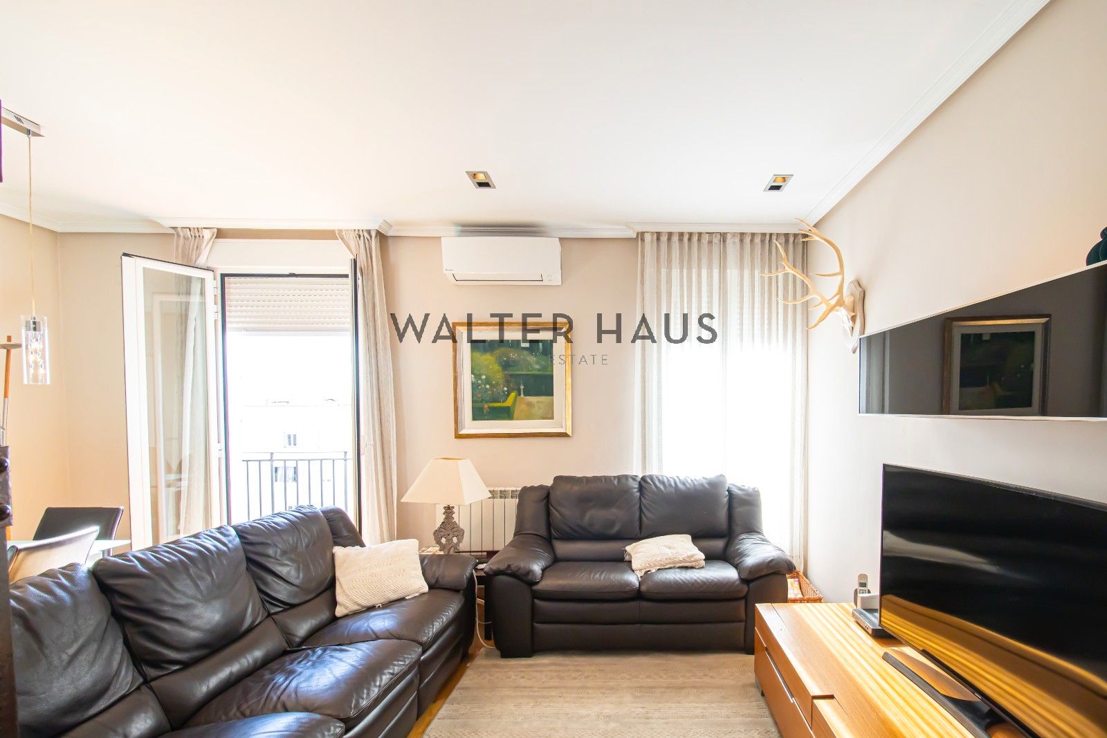 Living room of Flat for sale in  Madrid Capital  with Air Conditioner, Heating and Oven