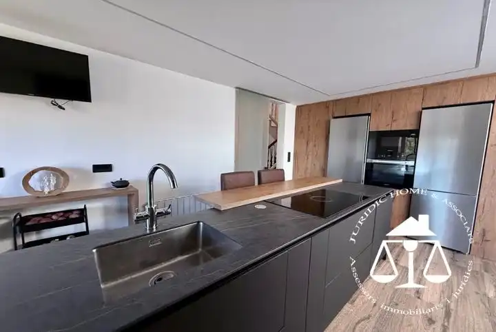 Cuina de Casa o xalet en venda en Sant Boi de Llobregat amb Aire condicionat, Calefacció i Jardí privat
