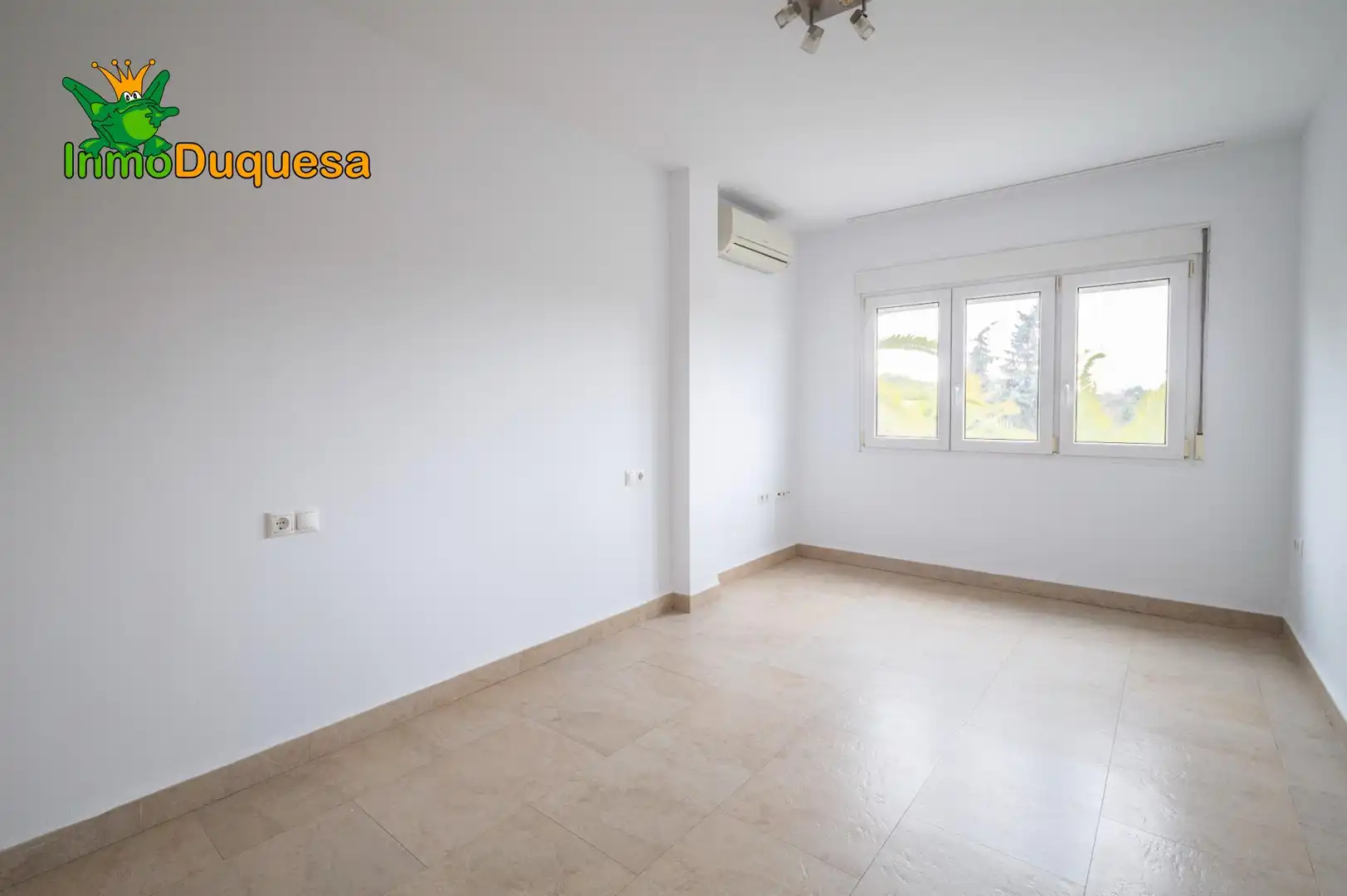 Bedroom of Flat for sale in Granada  with Air Conditioner and Heating