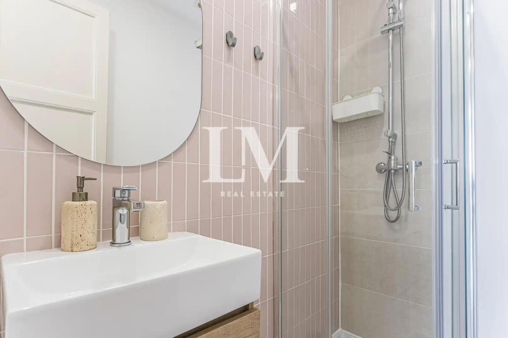Bany de Apartament de lloguer en Barcelona amb Aire condicionat, Calefacció i Moblat