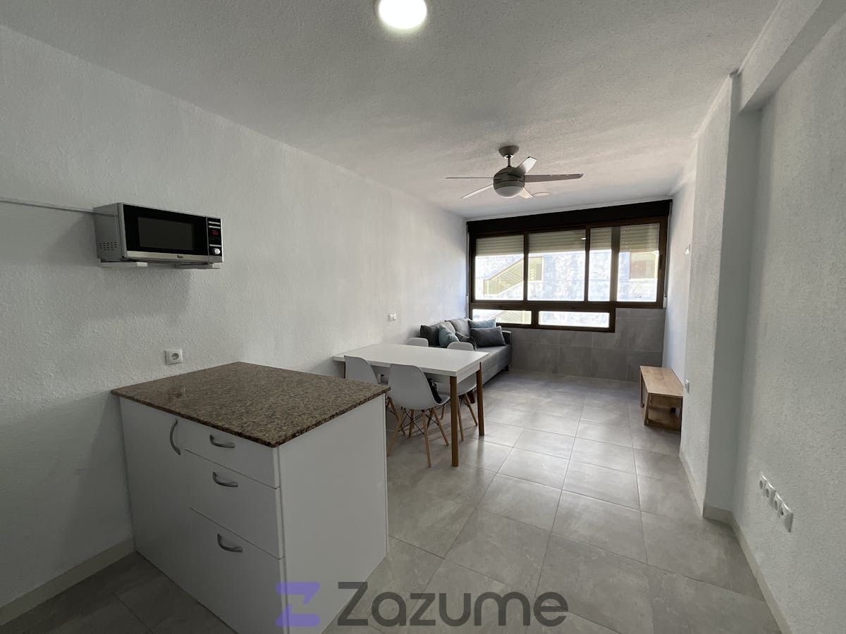 Sala d'estar de Pis de lloguer en Torrevieja amb Traster, Moblat i Forn