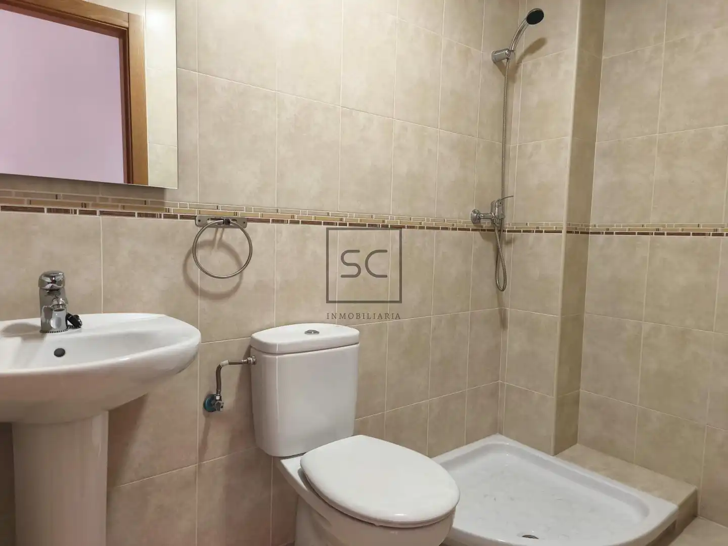 Bany de Apartament de lloguer en Ares amb Traster