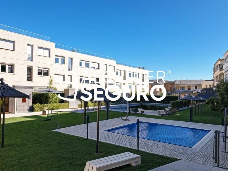 Vista exterior de Pis de lloguer en Las Rozas de Madrid amb Calefacció, Terrassa i Piscina