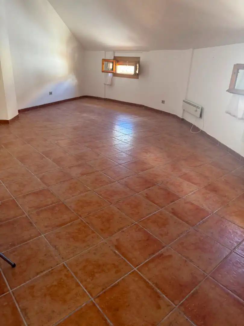 Casa adosada en venda en Cortes de Arenoso amb Calefacció, Moblat i Forn