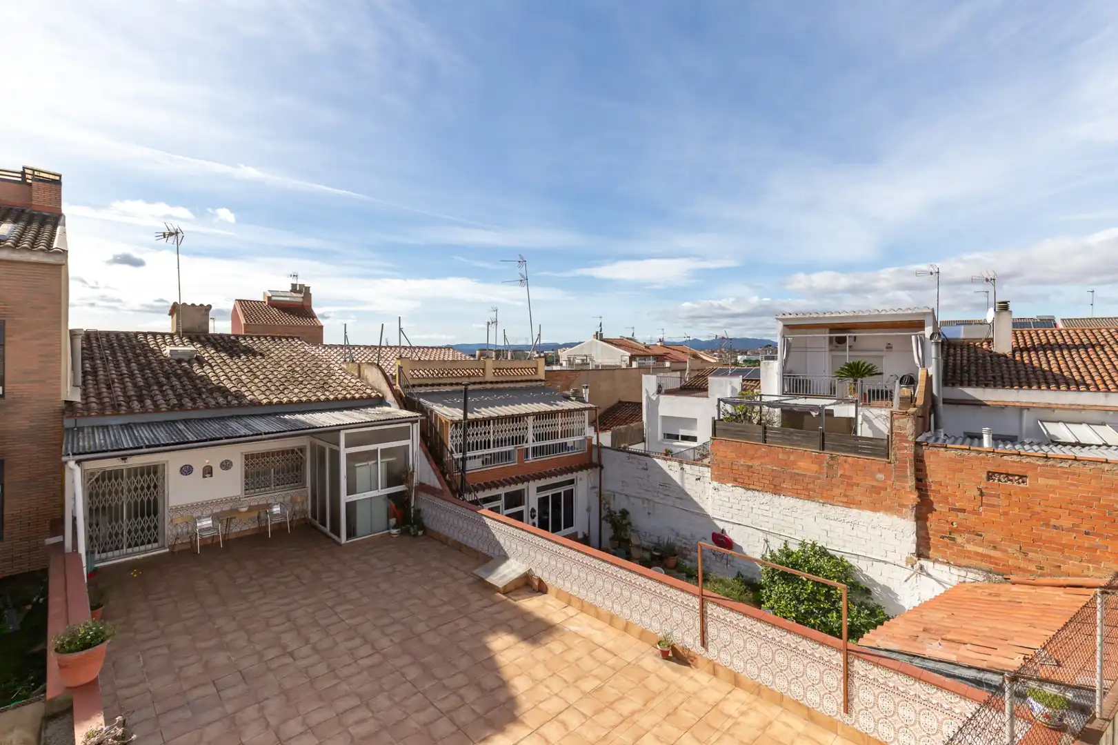 Vista exterior de Casa o xalet en venda en Rubí amb Terrassa i Traster