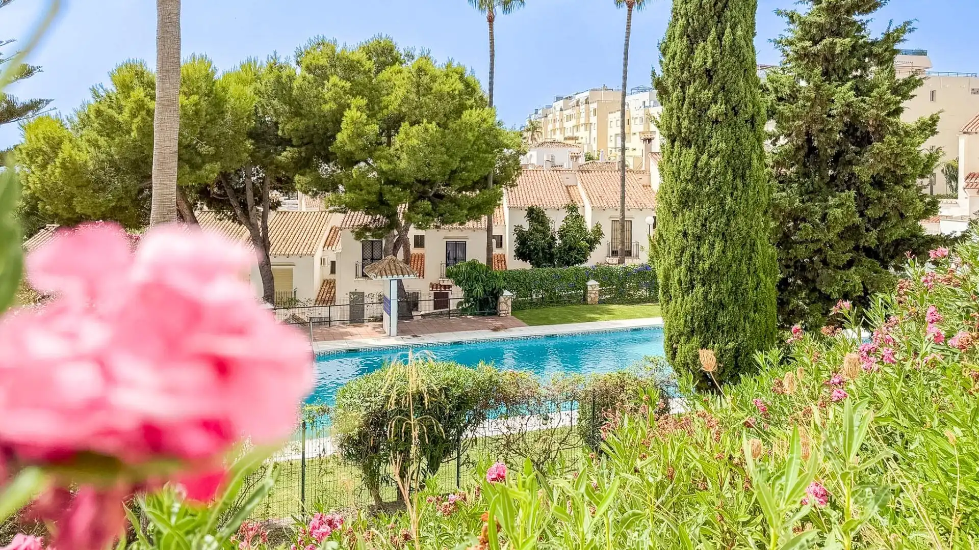 Jardí de Casa adosada en venda en Benalmádena amb Aire condicionat, Calefacció i Jardí privat