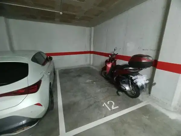 Moto in affitto a Carrer de Rosa Luxemburg 26