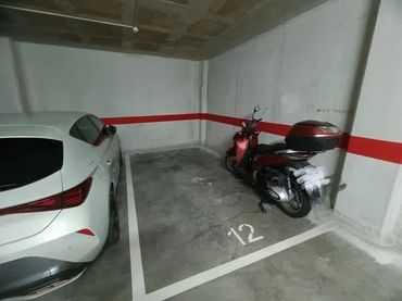 Moto en alquiler en Carrer de Rosa Luxemburg 26