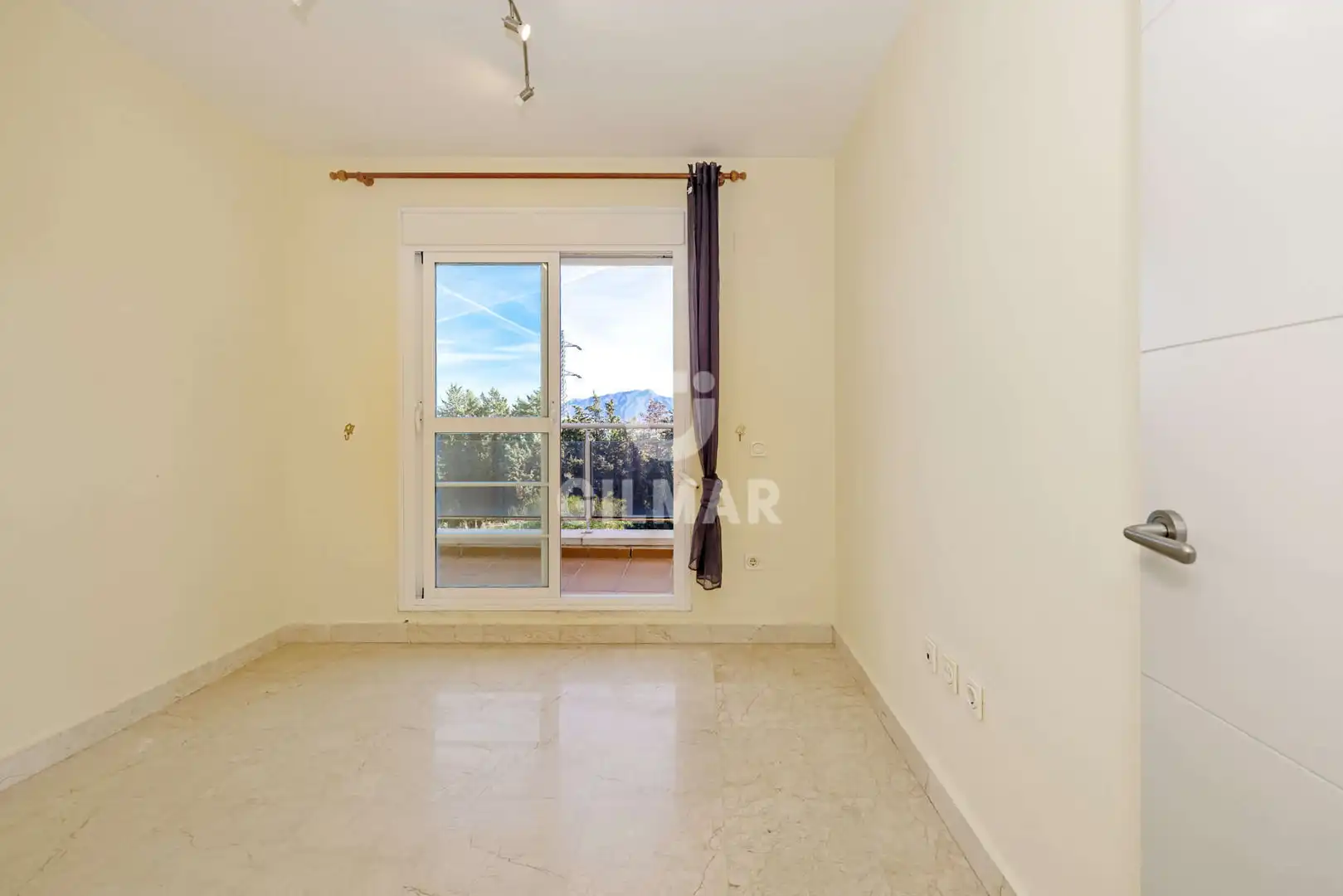 Habitación de Dúplex en venta en Estepona con Calefacción, Jardín privado y Piscina