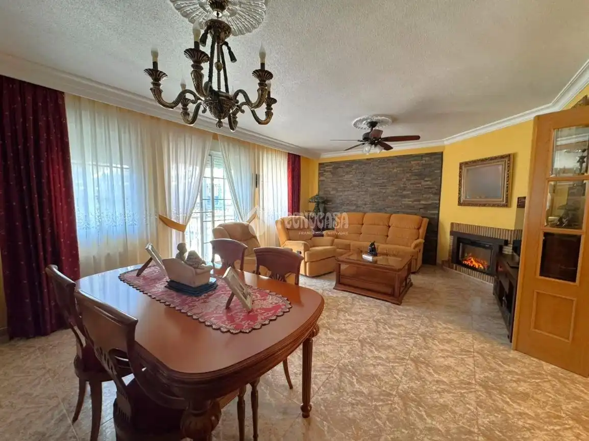 Sala d'estar de Casa adosada en venda en Laguna Park