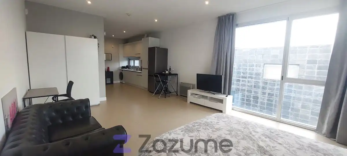Dormitori de Loft de lloguer en Madrid amb Aire condicionat, Calefacció i Jardí privat