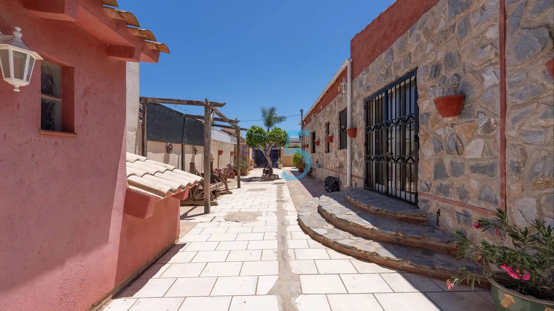 Vista exterior de Casa o xalet en venda en Cartagena amb Calefacció, Terrassa i Moblat