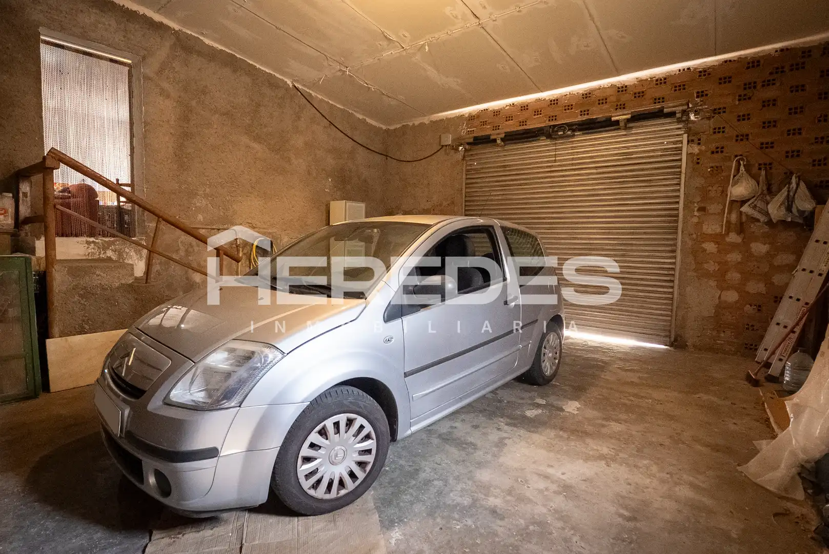 Aparcament de Casa o xalet en venda en Torrelles de Llobregat amb Jardí privat, Terrassa i Moblat