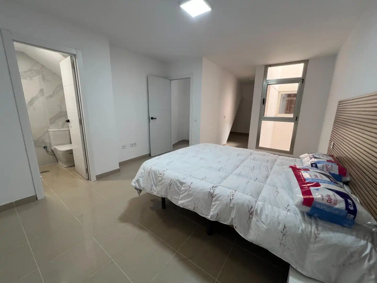 Schlafzimmer von Wohnungen zum Verkauf in Mogán mit Klimaanlage, Privatgarten und Terrasse