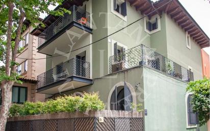 Vista exterior de Casa o xalet en venda en  Barcelona Capital amb Aire condicionat, Terrassa i Balcó